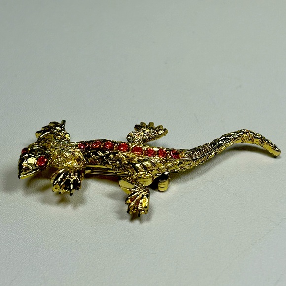 Vintage Gecko Brooch Pin Jeweled Gold Tone Pink Rhinestone Brooch Pin - Picture 3 of 4